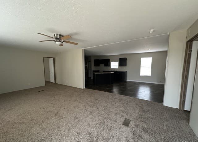 3-bedroom rental at 925 PR 2630-Summit Orchard Ln in Moore, TX — photo 5