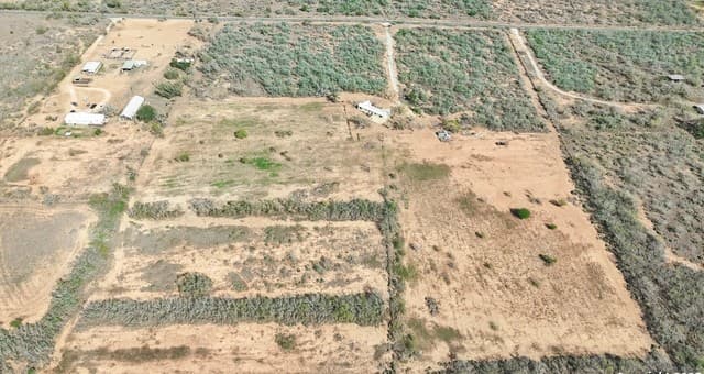 rental at 12.55 AC 4905 County Rd 307 in Jourdanton, TX — photo 2