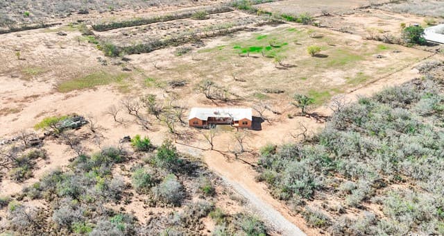 rental at 12.55 AC 4905 County Rd 307 in Jourdanton, TX — photo 3