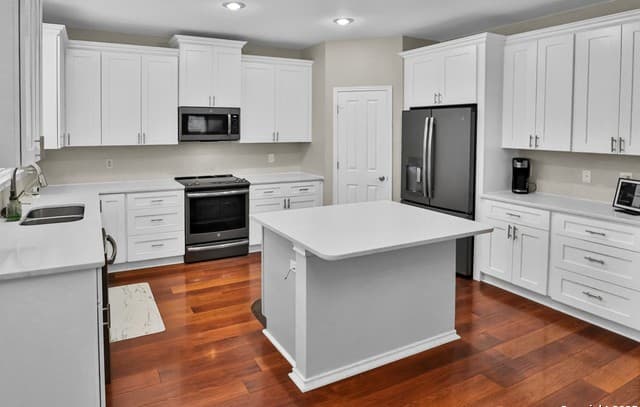 4-bedroom rental at 3002 Fall Way in San Antonio, TX — photo 3