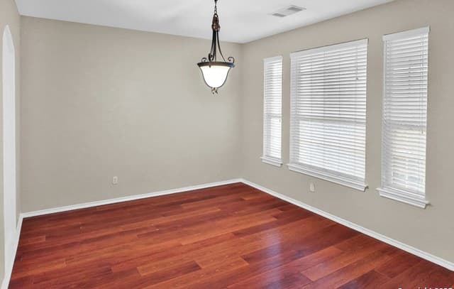 4-bedroom rental at 3002 Fall Way in San Antonio, TX — photo 4