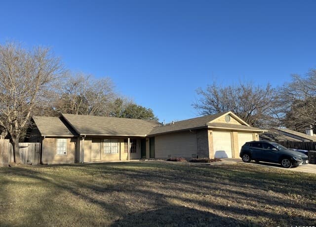 rental at 12235 Ridge Crown in San Antonio, TX — photo 2