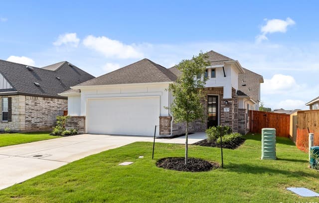 4-bedroom rental at 283 W Ainslie Street in Castroville, TX — photo 2