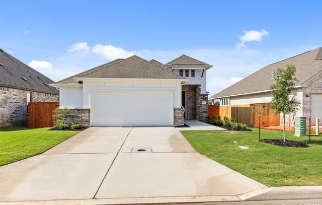 4-bedroom rental at 283 W Ainslie Street in Castroville, TX — photo 3