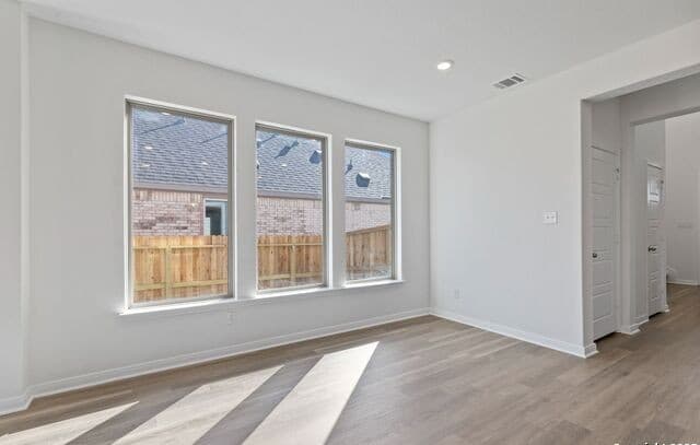 4-bedroom rental at 128 Heidi Hill in Castroville, TX — photo 5