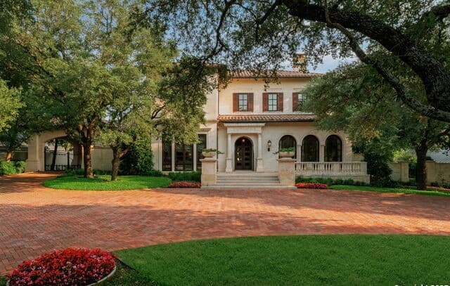 4-bedroom rental at 200 Geneseo Rd in Terrell Hills, TX — photo 3