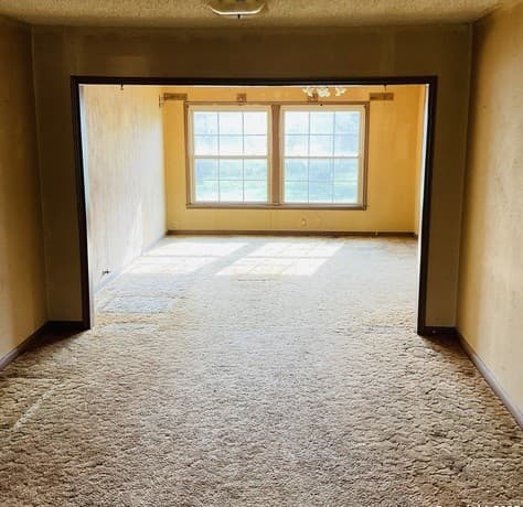 3-bedroom rental at 524 E St in Floresville, TX — photo 5