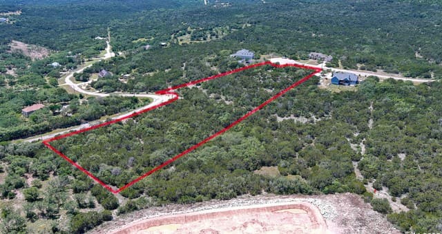 rental at 181 County Road 2761 in Mico, TX — photo 3