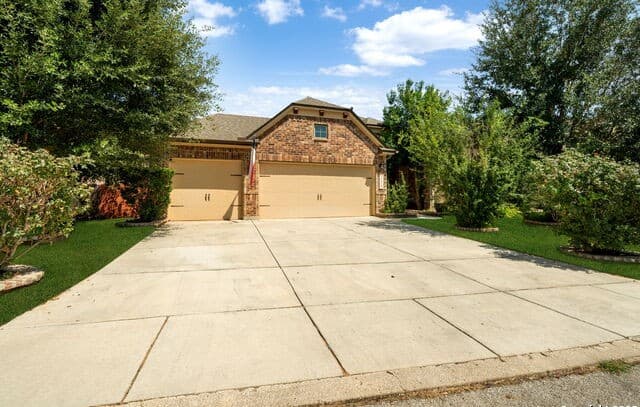 4-bedroom rental at 29010 Bettina in Boerne, TX — photo 2