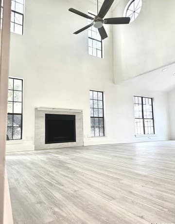 2-bedroom rental at 2255 Thousand Oaks Unit 810 in San Antonio, TX — photo 2