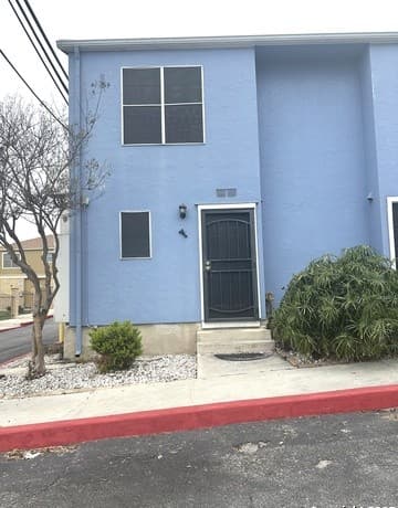2-bedroom rental at 911 Vance Jackson Rd Unit Y in San Antonio, TX — photo 1