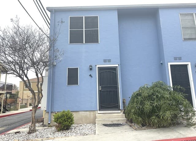 2-bedroom rental at 911 Vance Jackson Rd Unit Y in San Antonio, TX — photo 5