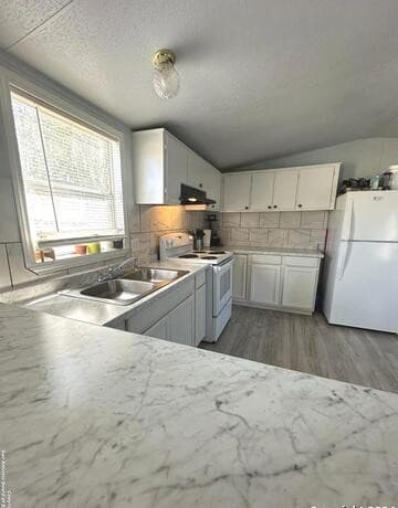 4-bedroom rental at 240 Lakeview in Pleasanton, TX — photo 4