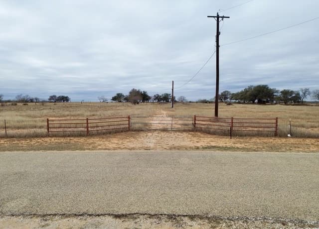 rental at 120 S Ridge Dr in Lytle, TX — photo 1