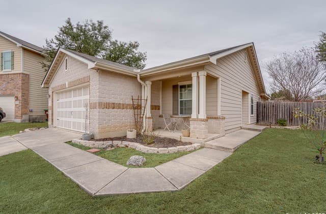 3-bedroom rental at 11211 Dublin Ct in San Antonio, TX — photo 3