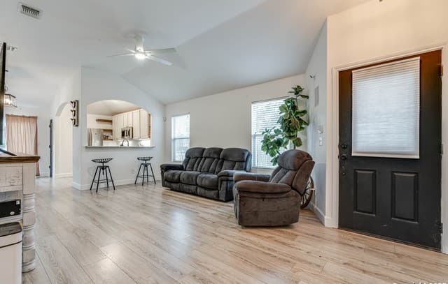 3-bedroom rental at 11211 Dublin Ct in San Antonio, TX — photo 5