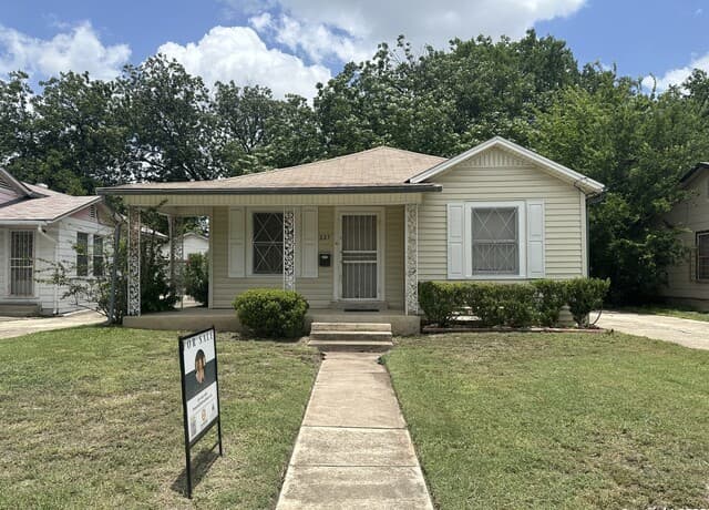 3-bedroom rental at 227 Cavalier Ave in San Antonio, TX — photo 1
