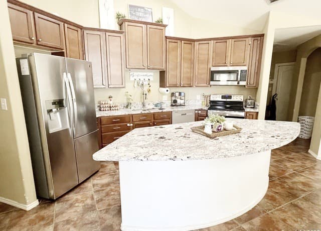 3-bedroom rental at 625 Oakhaven Rd in Pleasanton, TX — photo 4