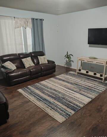 5-bedroom rental at 225 Kensington Dr in Cibolo, TX — photo 2