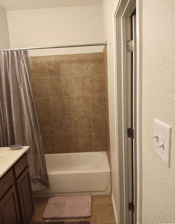 5-bedroom rental at 225 Kensington Dr in Cibolo, TX — photo 4