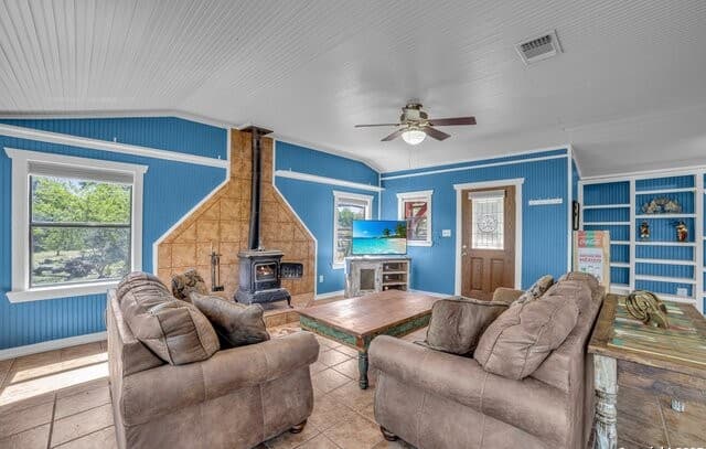 2-bedroom rental at 117 Ancient Coast Rd in Fredericksburg, TX — photo 2