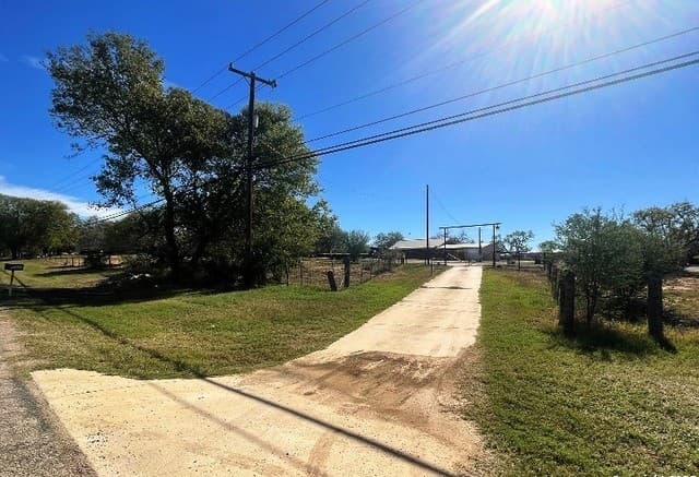 3-bedroom rental at 11612 Loop 107 in Adkins, TX — photo 1