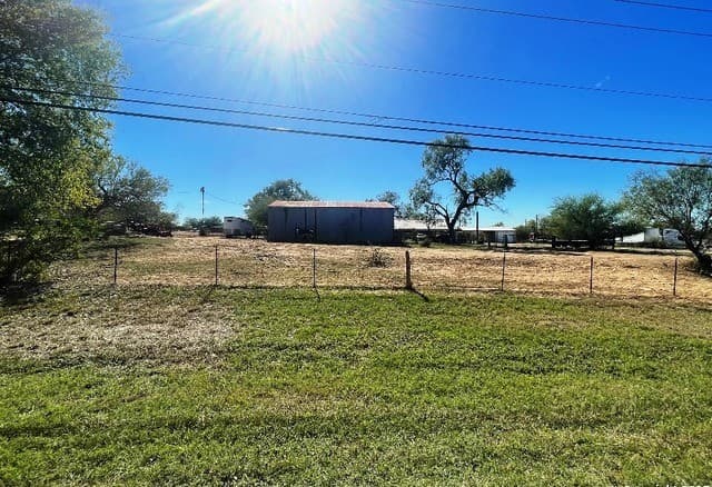 3-bedroom rental at 11612 Loop 107 in Adkins, TX — photo 3