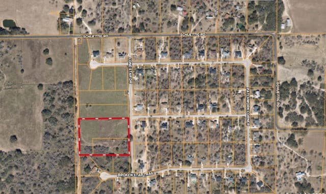 rental at 550 Schuettig Rd in Poteet, TX — photo 2