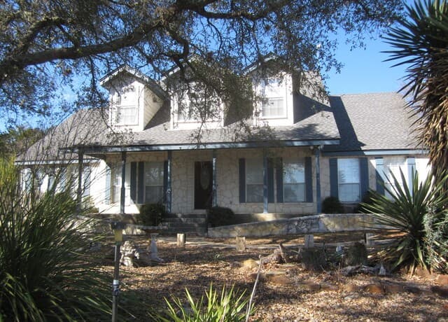 4-bedroom rental at 1100 Madrona Ridge Dr. in Bandera, TX — photo 2
