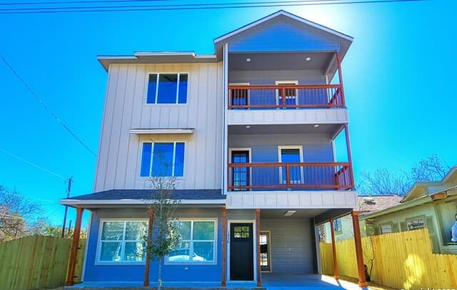 3-bedroom rental at 1426 Wyoming Unit 101 in San Antonio, TX — photo 1