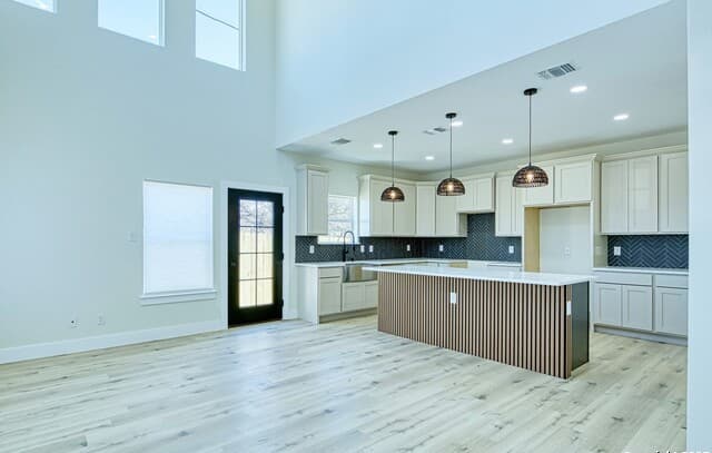3-bedroom rental at 1426 Wyoming Unit 101 in San Antonio, TX — photo 2