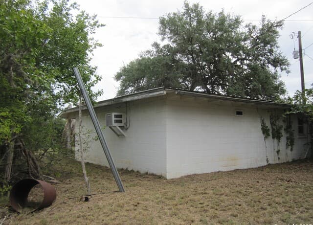 3-bedroom rental at 9303 S Hwy 173 in Bandera, TX — photo 3