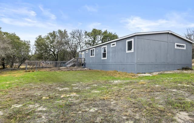 3-bedroom rental at 24720 Brownleaf Dr. in San Antonio, TX — photo 5