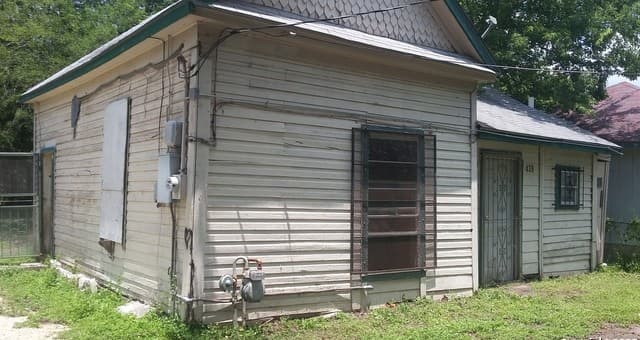 1-bedroom rental at 439 Vine St in San Antonio, TX — photo 2