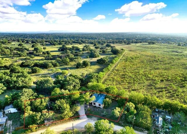1-bedroom rental at 133 Water Pt in Bandera, TX — photo 1