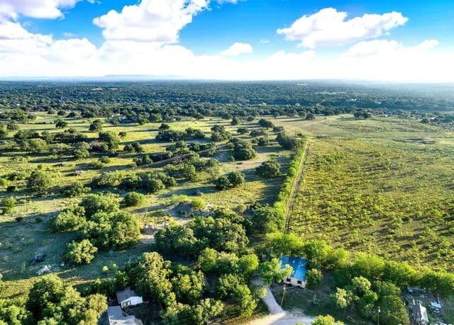 1-bedroom rental at 133 Water Pt in Bandera, TX — photo 2