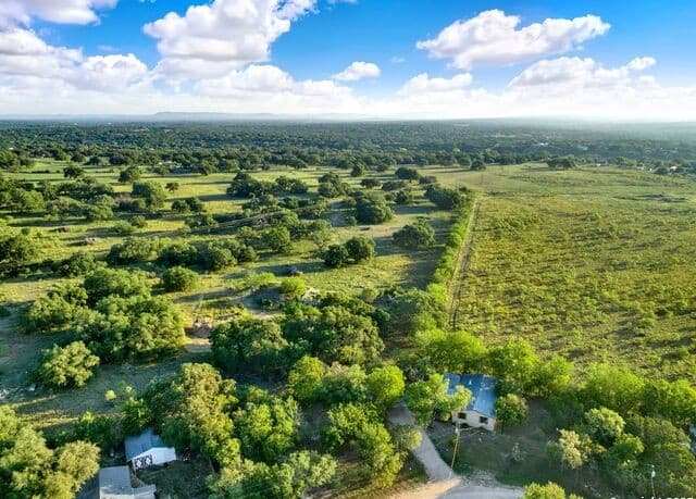 1-bedroom rental at 133 Water Pt in Bandera, TX — photo 3