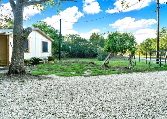 1-bedroom rental at 133 Water Pt in Bandera, TX — photo 5