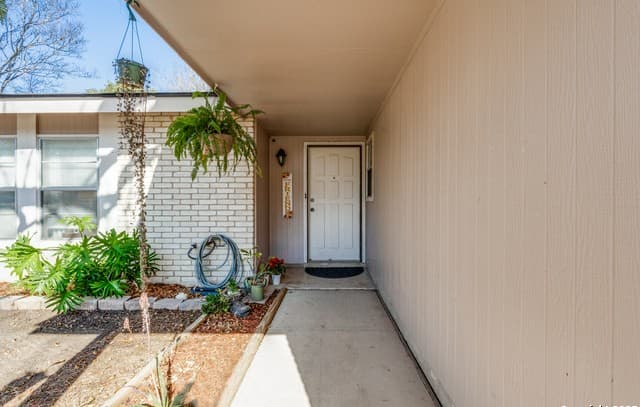 4-bedroom rental at 14422 Briarmall St in San Antonio, TX — photo 5