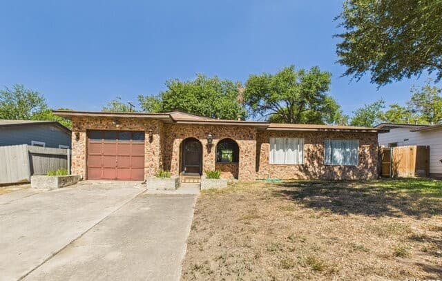 3-bedroom rental at 1806 Viewridge Dr in San Antonio, TX — photo 1