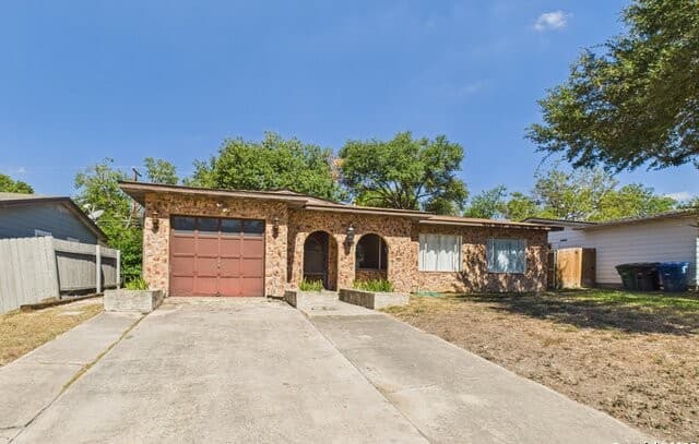 3-bedroom rental at 1806 Viewridge Dr in San Antonio, TX — photo 2