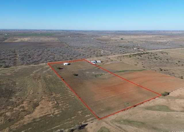 rental at 737 Joy Ln in Floresville, TX — photo 1