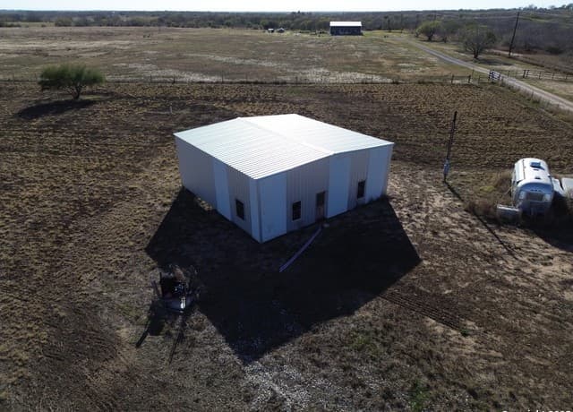 rental at 737 Joy Ln in Floresville, TX — photo 3