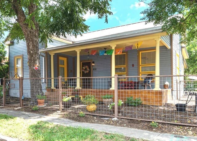 3-bedroom rental at 127 Vance St in San Antonio, TX — photo 1