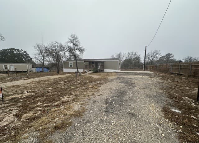 2-bedroom rental at 101 Villa Ridge #6 in Poteet, TX — photo 2