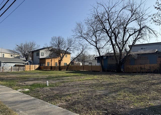rental at 602 Labor St. in San Antonio, TX — photo 2