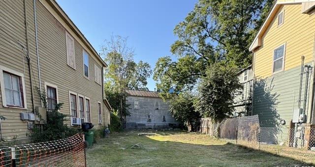rental at 710 Marshall St in San Antonio, TX — photo 1