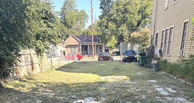 rental at 710 Marshall St in San Antonio, TX — photo 3