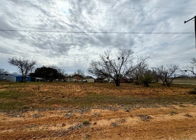 rental at TBD 4th St - Lot 11 in Moore, TX — photo 2