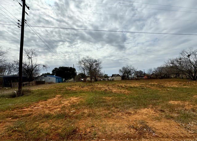 rental at TBD 4th St - 4 Lots in Moore, TX — photo 4
